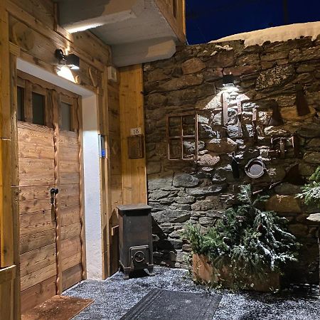 Maison Rongier nel centro di Cogne Esterno foto