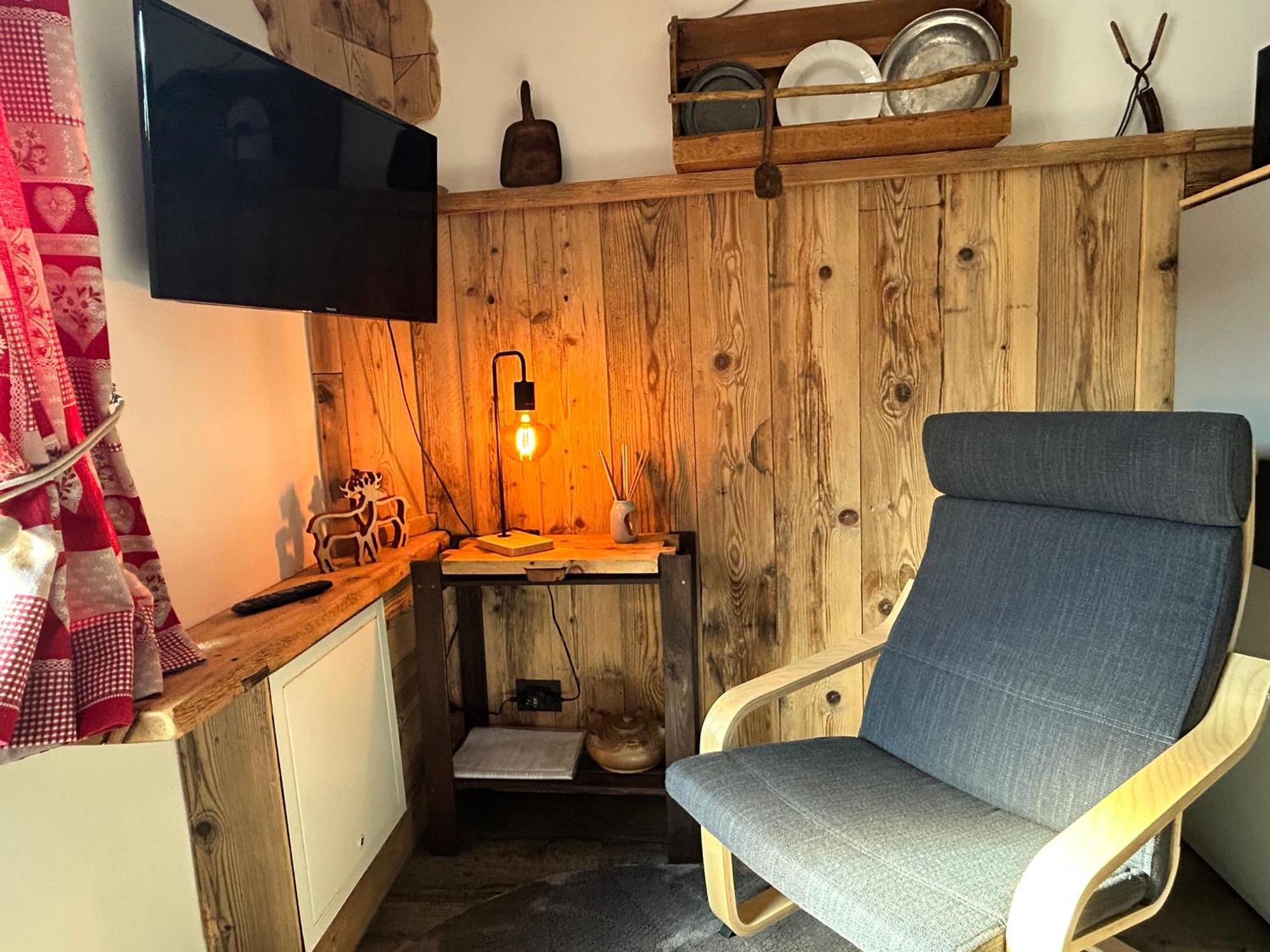 Maison Rongier nel centro di Cogne Esterno foto